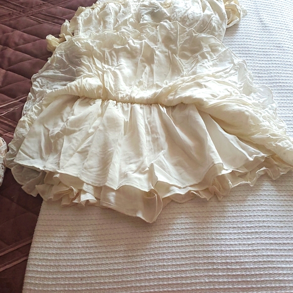 Forever 21 Cream Ruffle Jumpsuit/romper/shorts Under - Picture 7 of 7